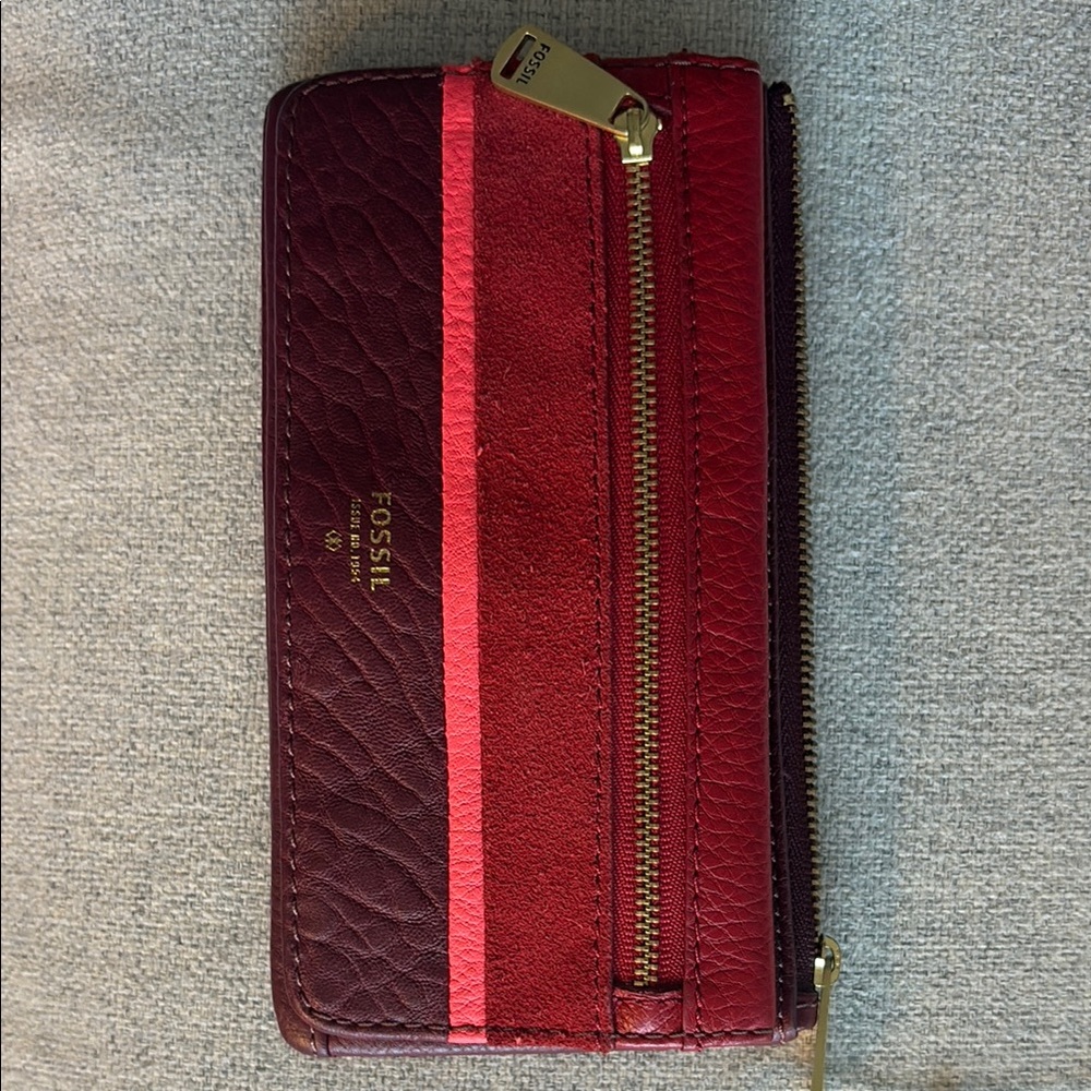 NWOT Fossil Burgundy and Red Zip Wallet